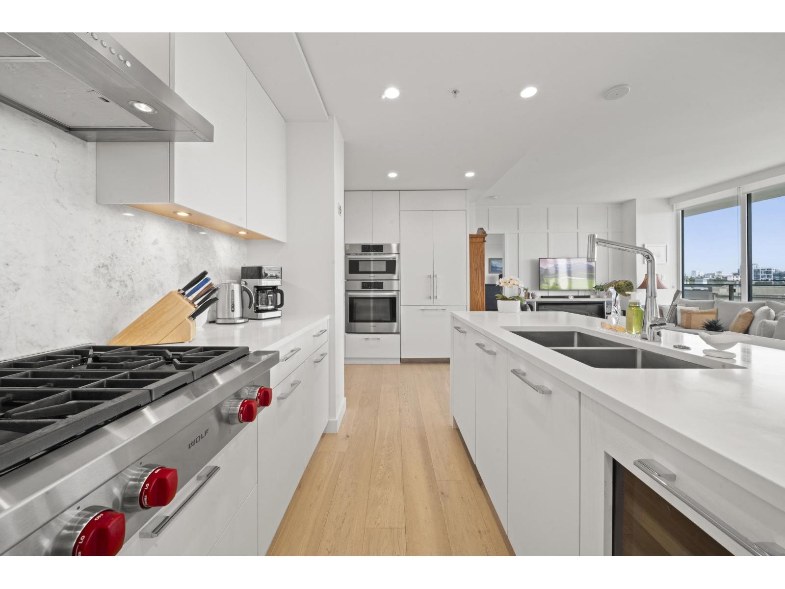 404 1439 GEORGE STREET, White Rock