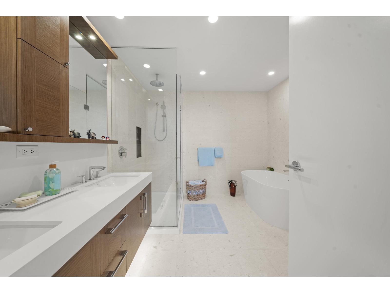 404 1439 GEORGE STREET, White Rock