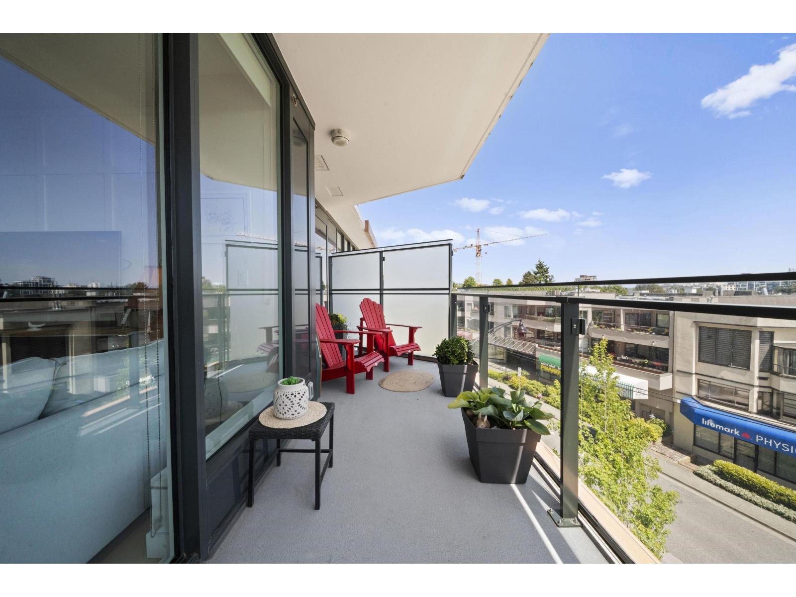 404 1439 GEORGE STREET, White Rock