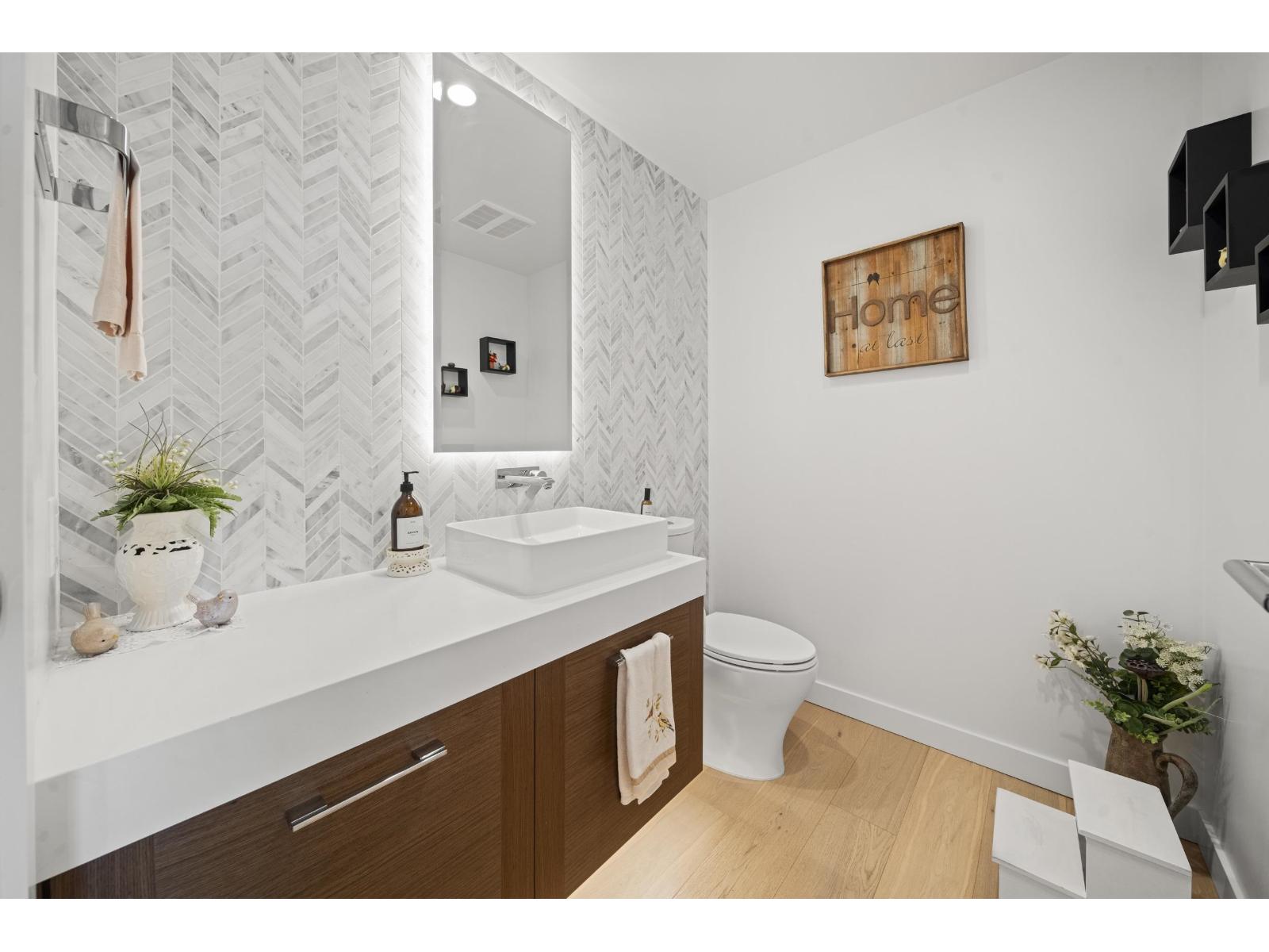 404 1439 GEORGE STREET, White Rock