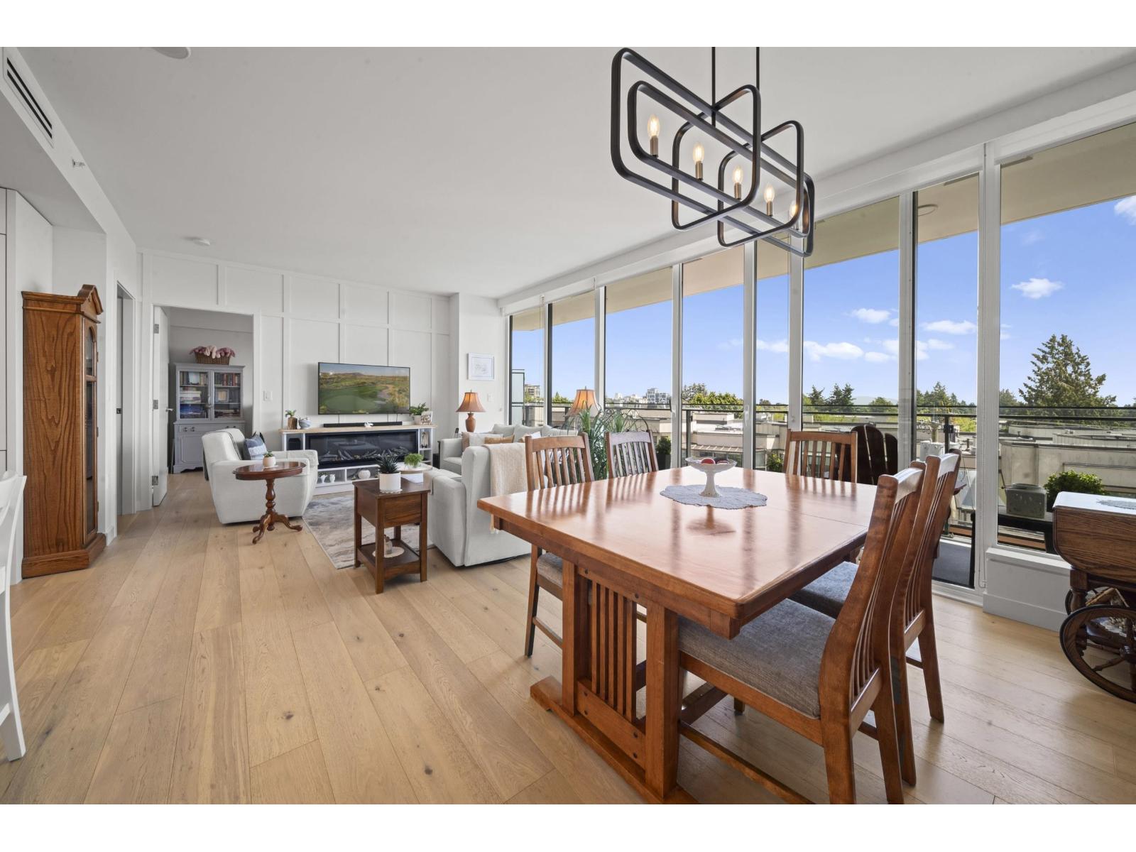 404 1439 GEORGE STREET, White Rock