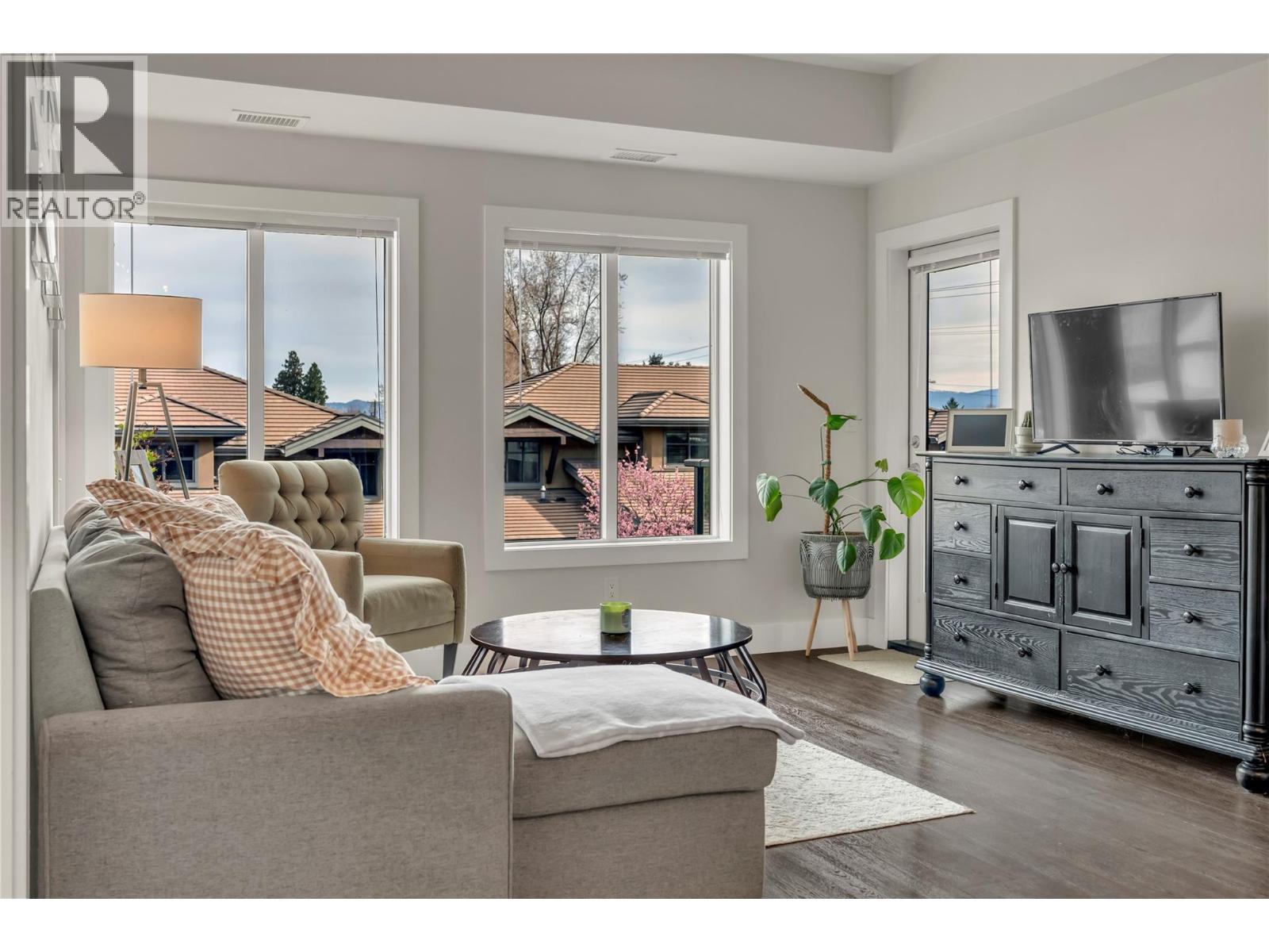 210 4380 Lakeshore Road, Kelowna