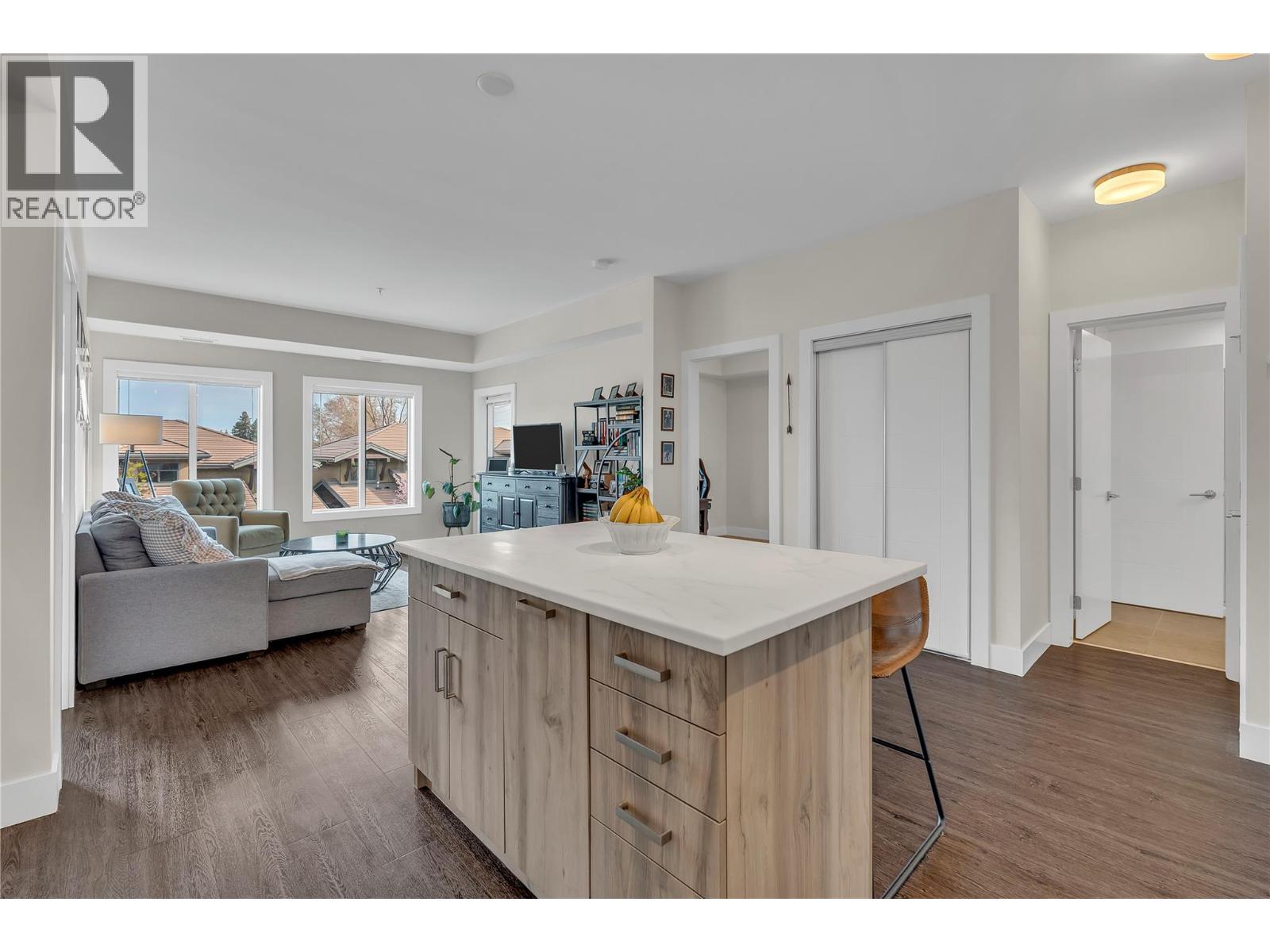 210 4380 Lakeshore Road, Kelowna