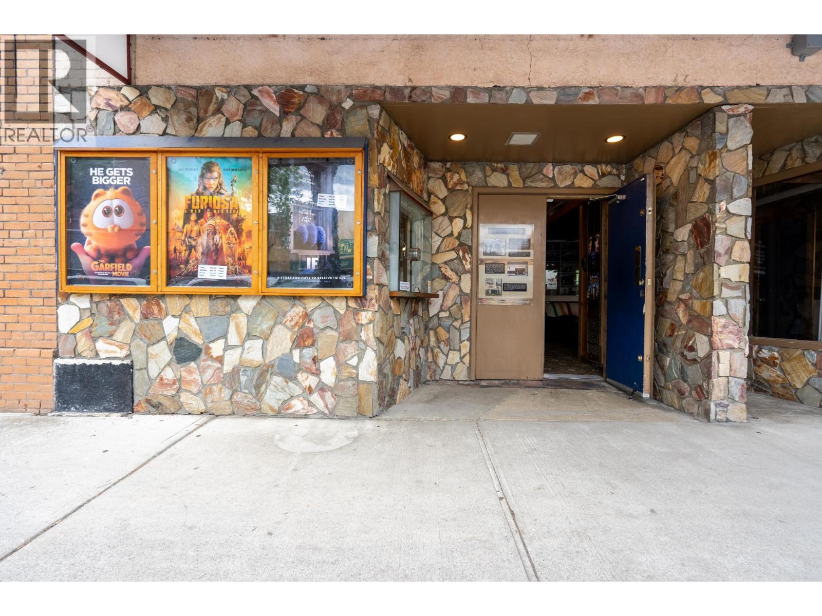  257 MARKET Avenue, Grand Forks