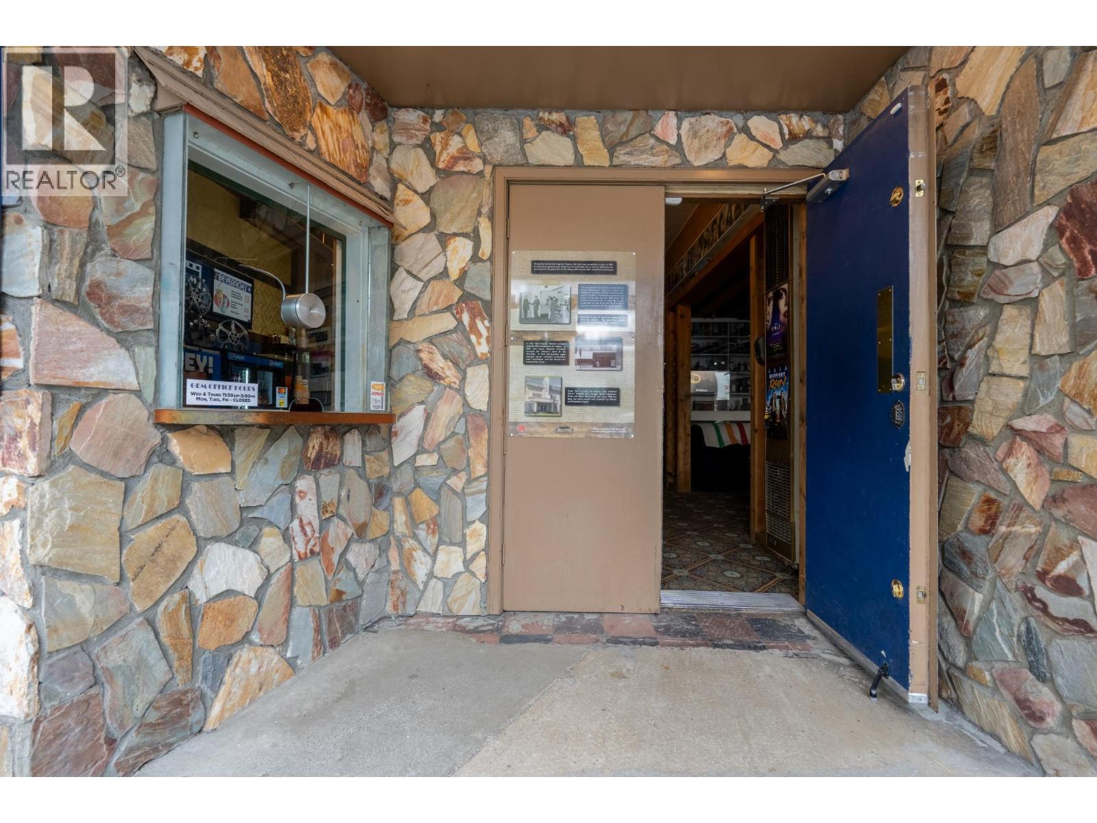  257 MARKET Avenue, Grand Forks