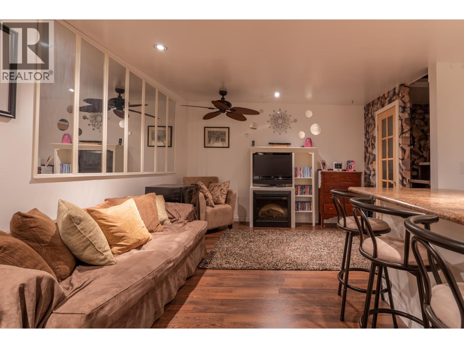  257 MARKET Avenue, Grand Forks