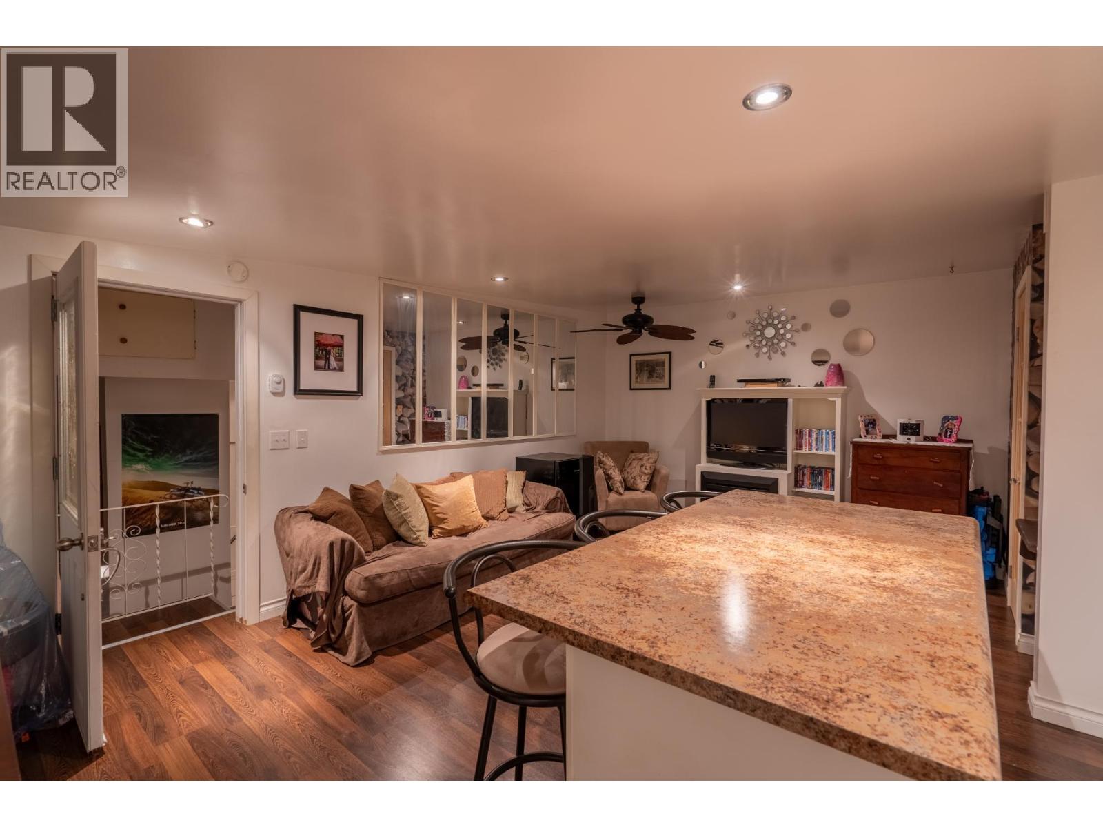  257 MARKET Avenue, Grand Forks