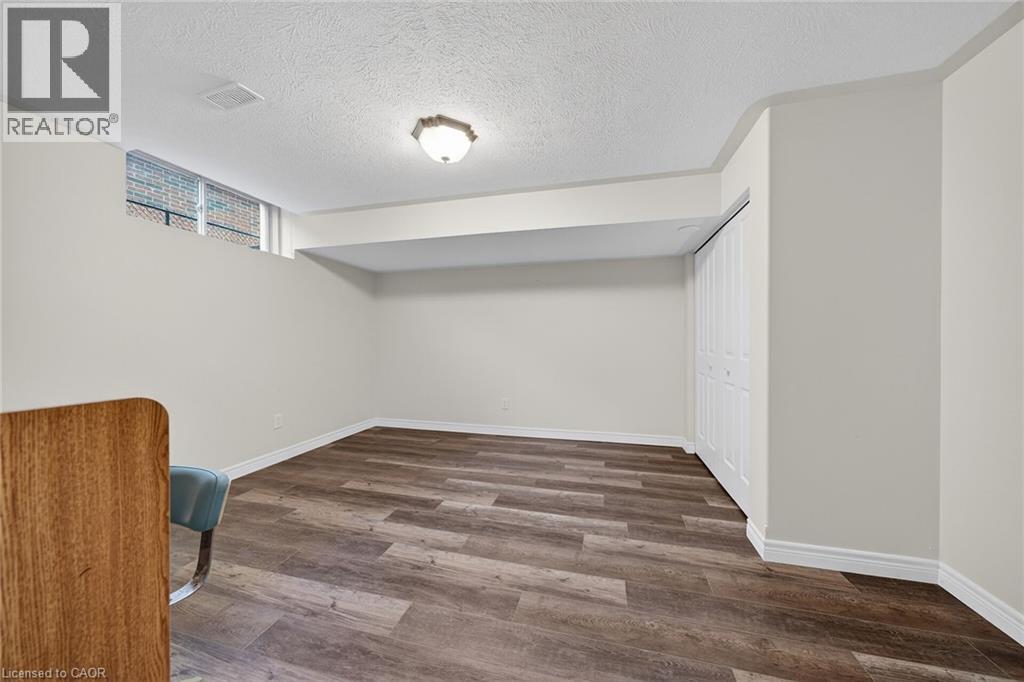 31 SYCAMORE Drive - 35