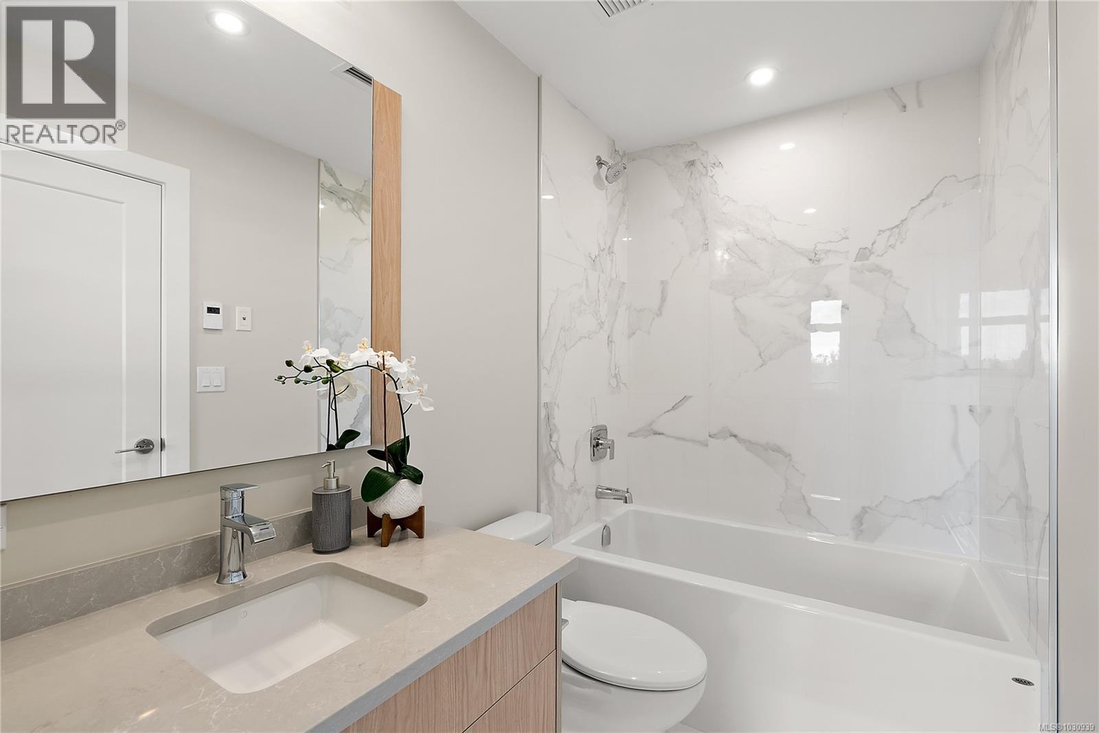 #107 2520 HACKETT CRES - 18