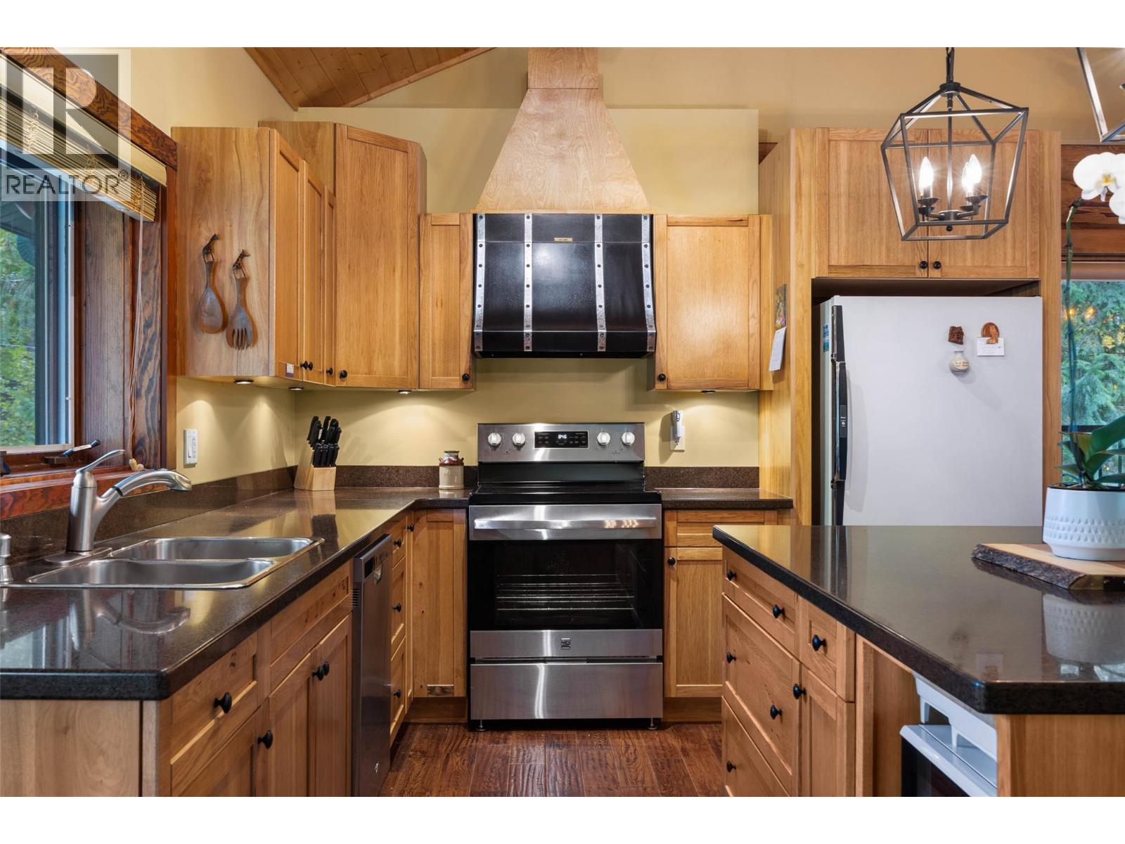  7799 Golf Course Road, Anglemont