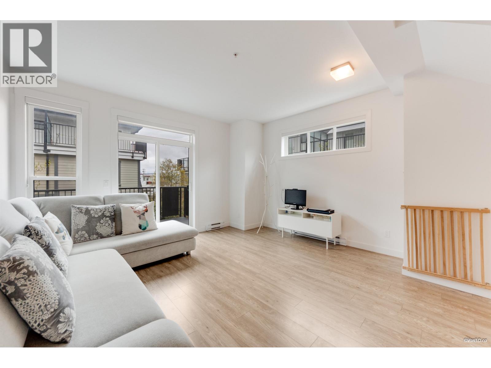 22 7039 MACPHERSON AVENUE, Burnaby