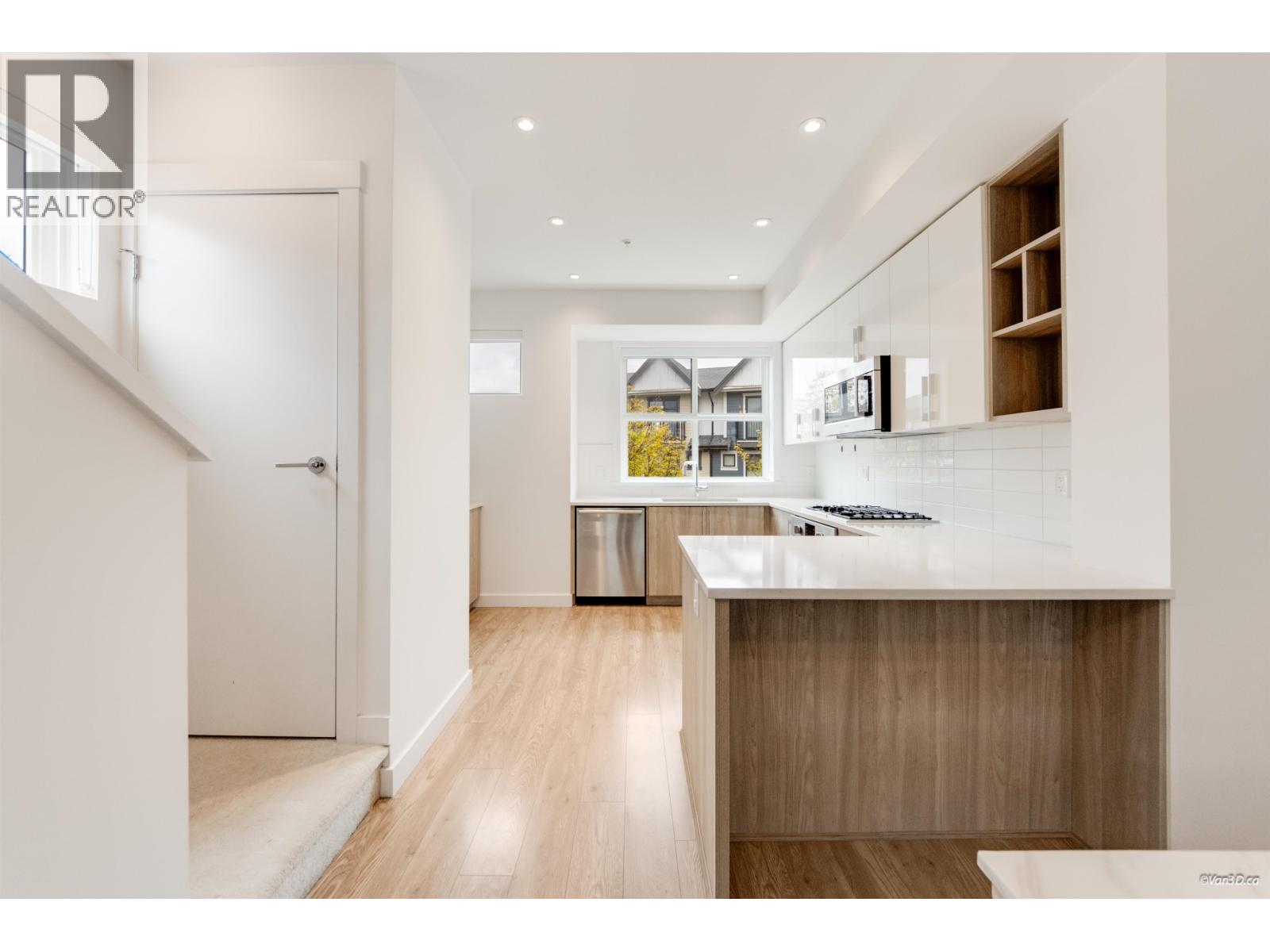 22 7039 MACPHERSON AVENUE, Burnaby