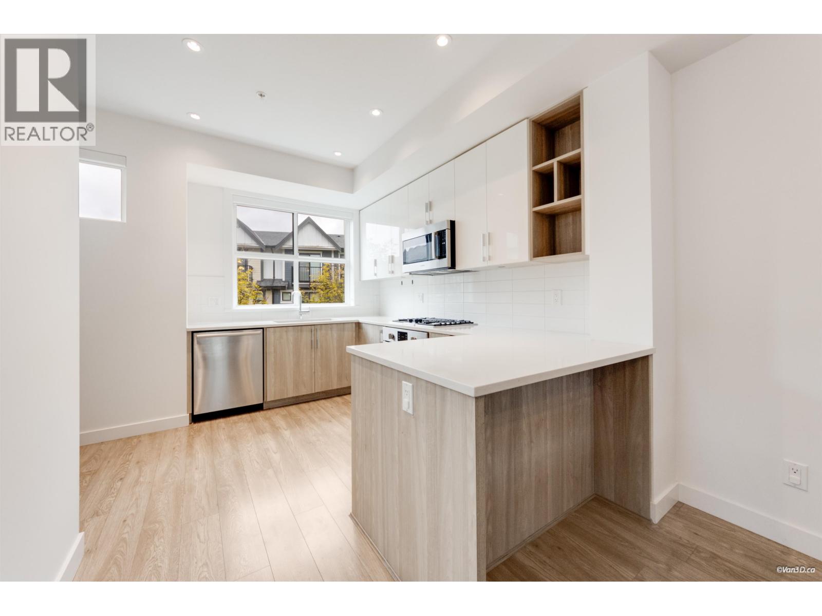 22 7039 MACPHERSON AVENUE, Burnaby