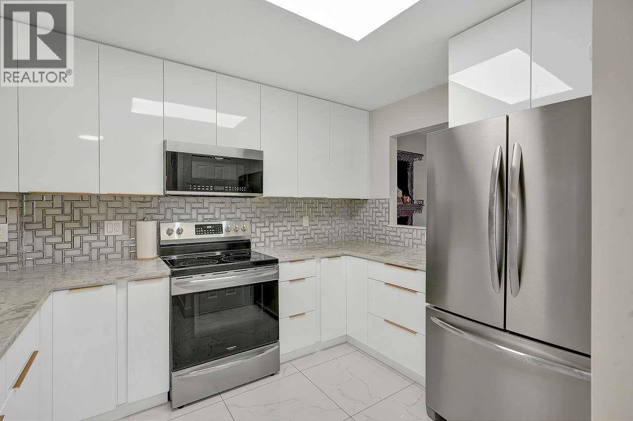 144 SHORELINE CIRCLE, Port Moody