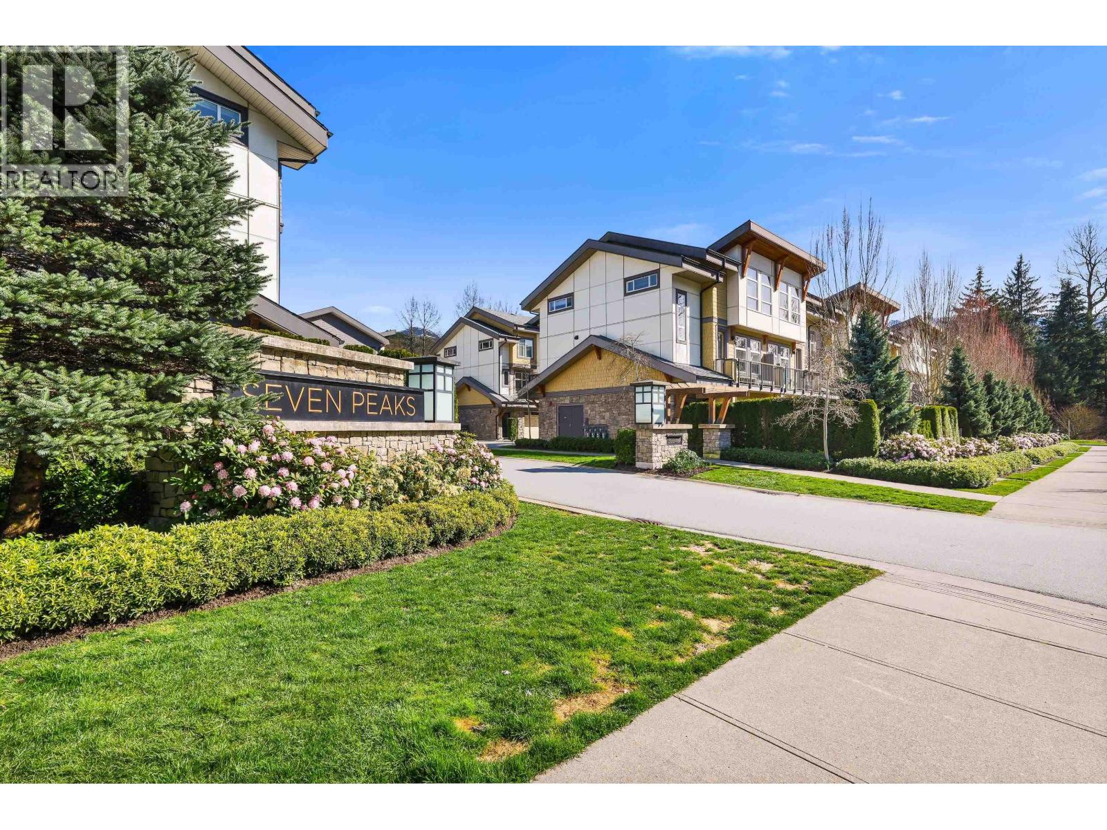 15 39548 LOGGERS LANE, Squamish