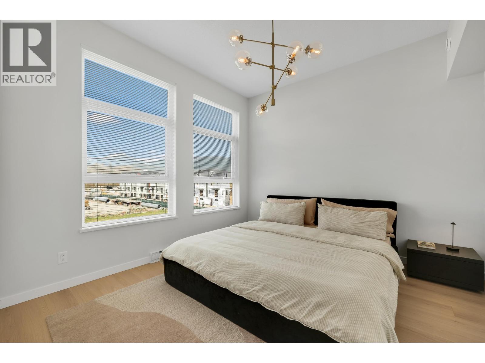 15 39548 LOGGERS LANE, Squamish