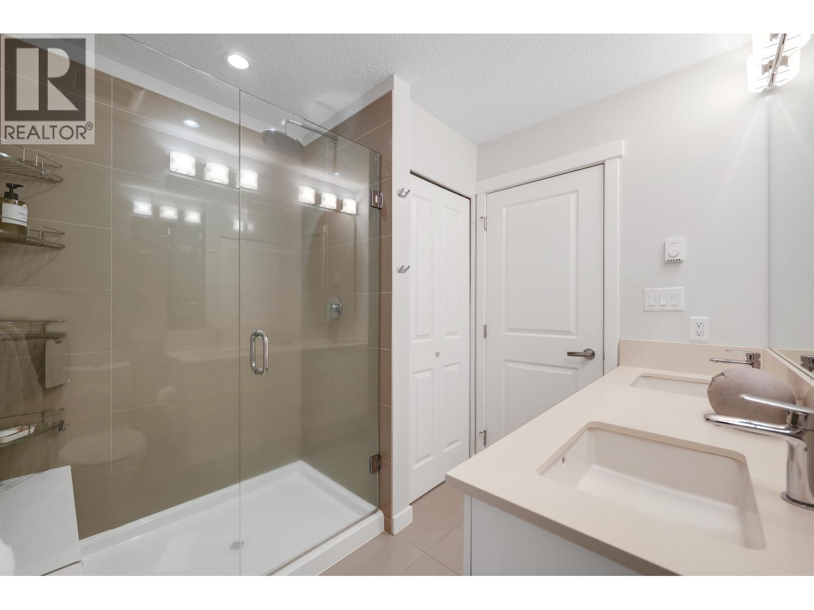 15 39548 LOGGERS LANE, Squamish