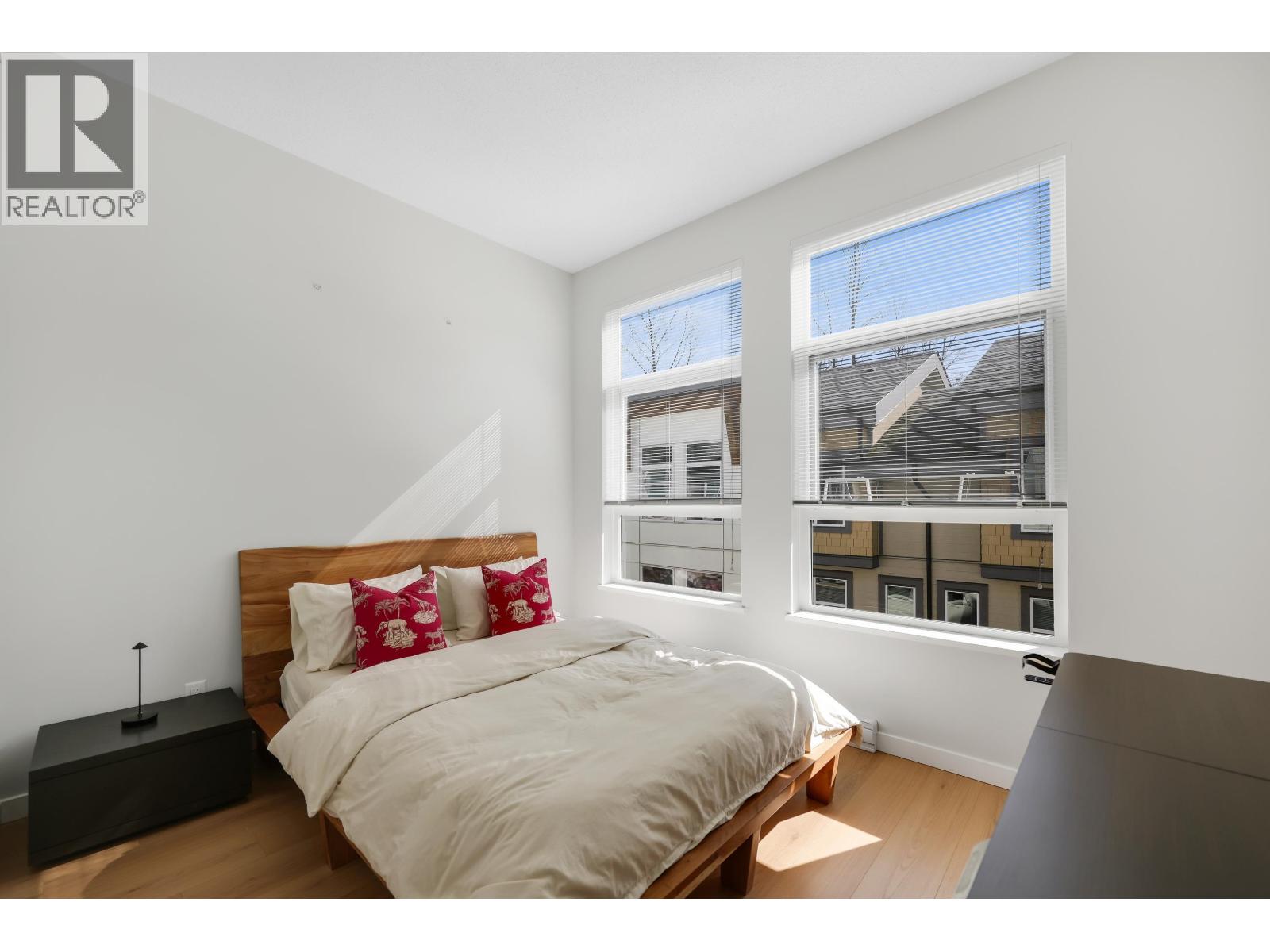 15 39548 LOGGERS LANE, Squamish