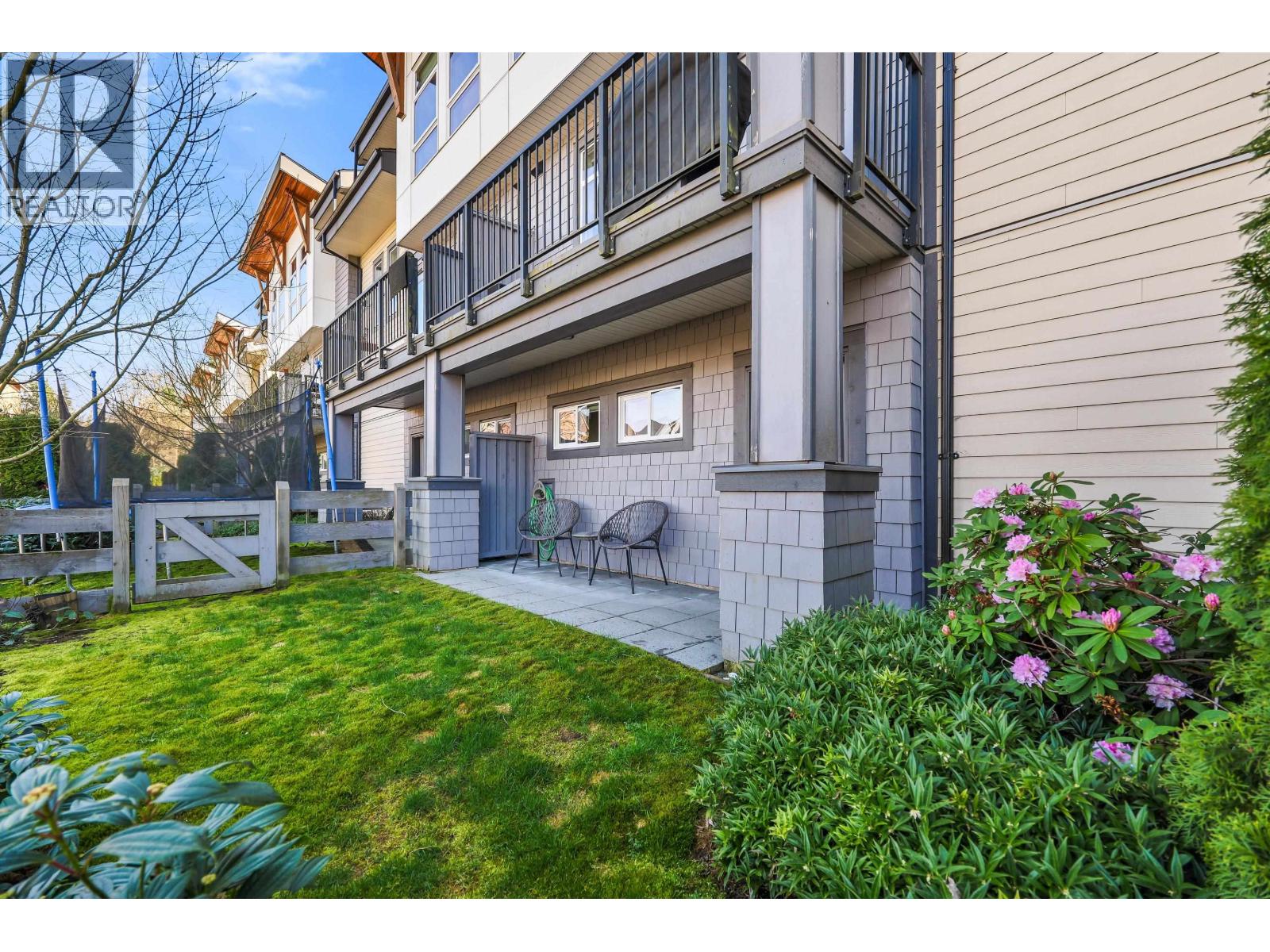 15 39548 LOGGERS LANE, Squamish