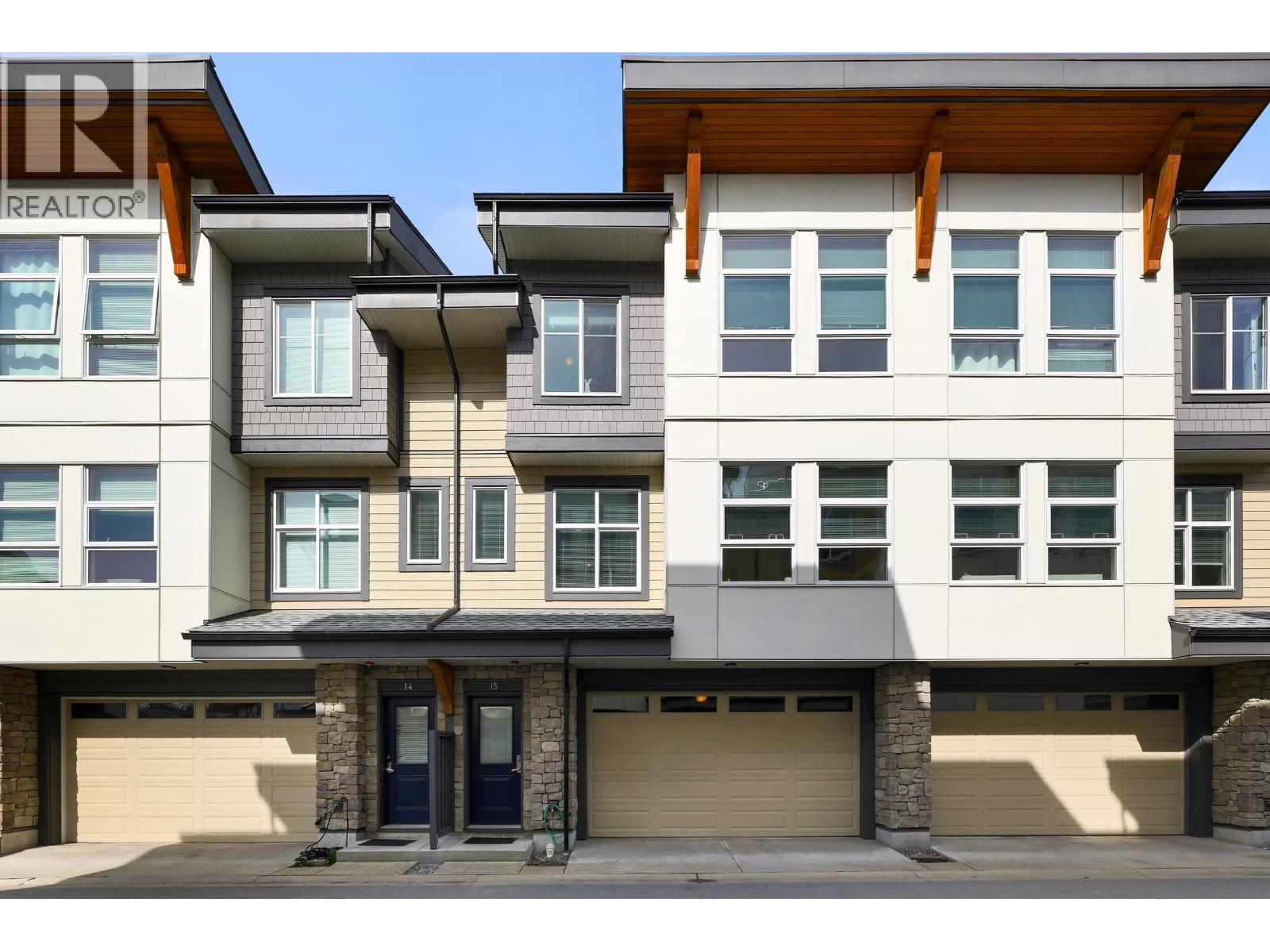 15 39548 LOGGERS LANE, Squamish