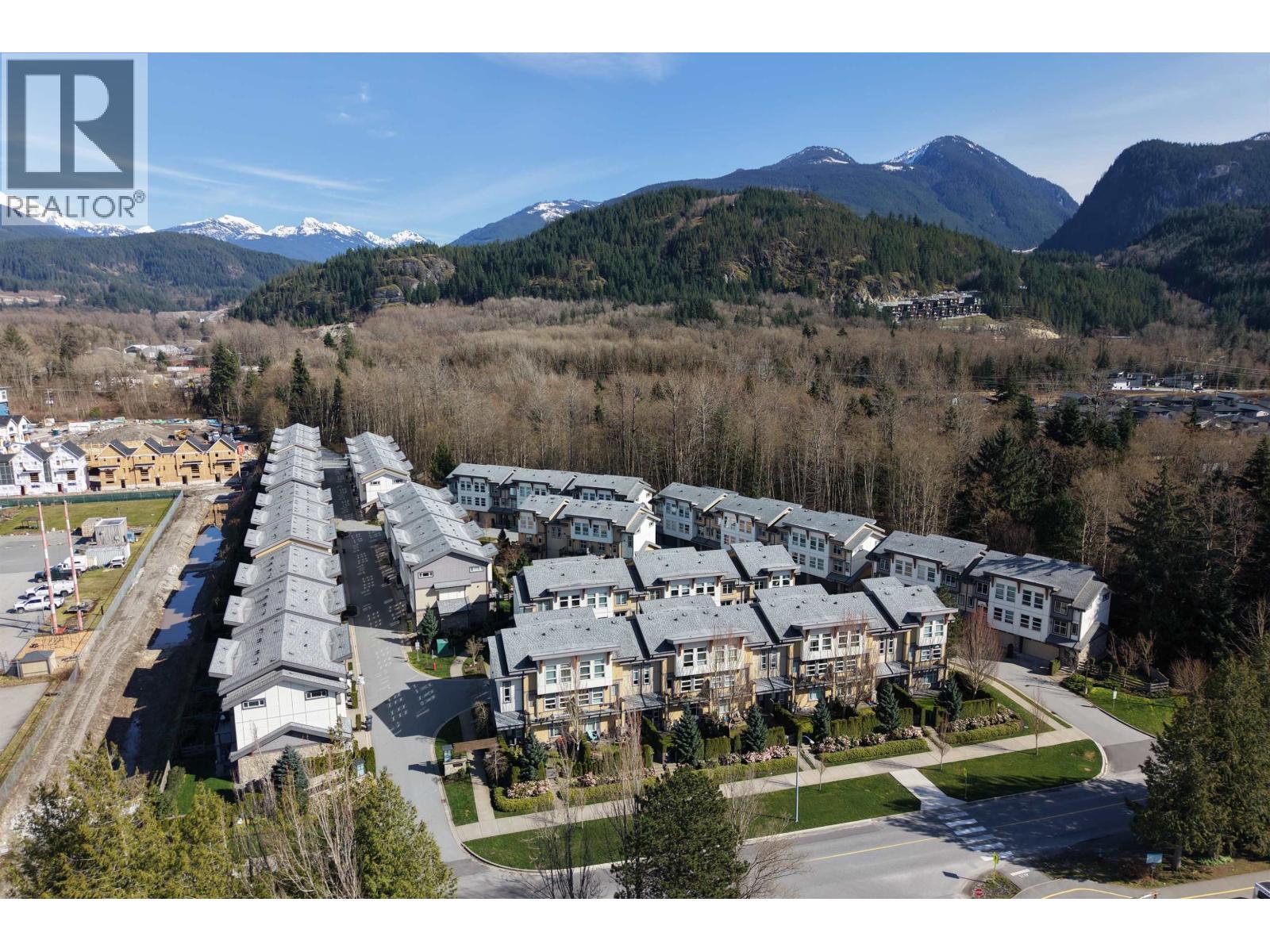 15 39548 LOGGERS LANE, Squamish