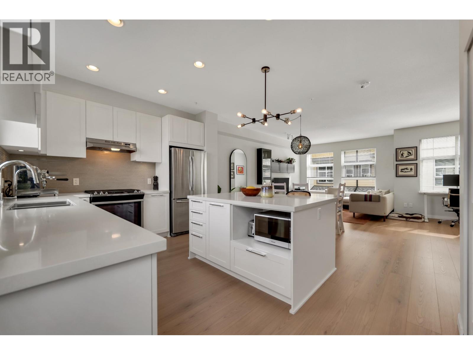 15 39548 LOGGERS LANE, Squamish