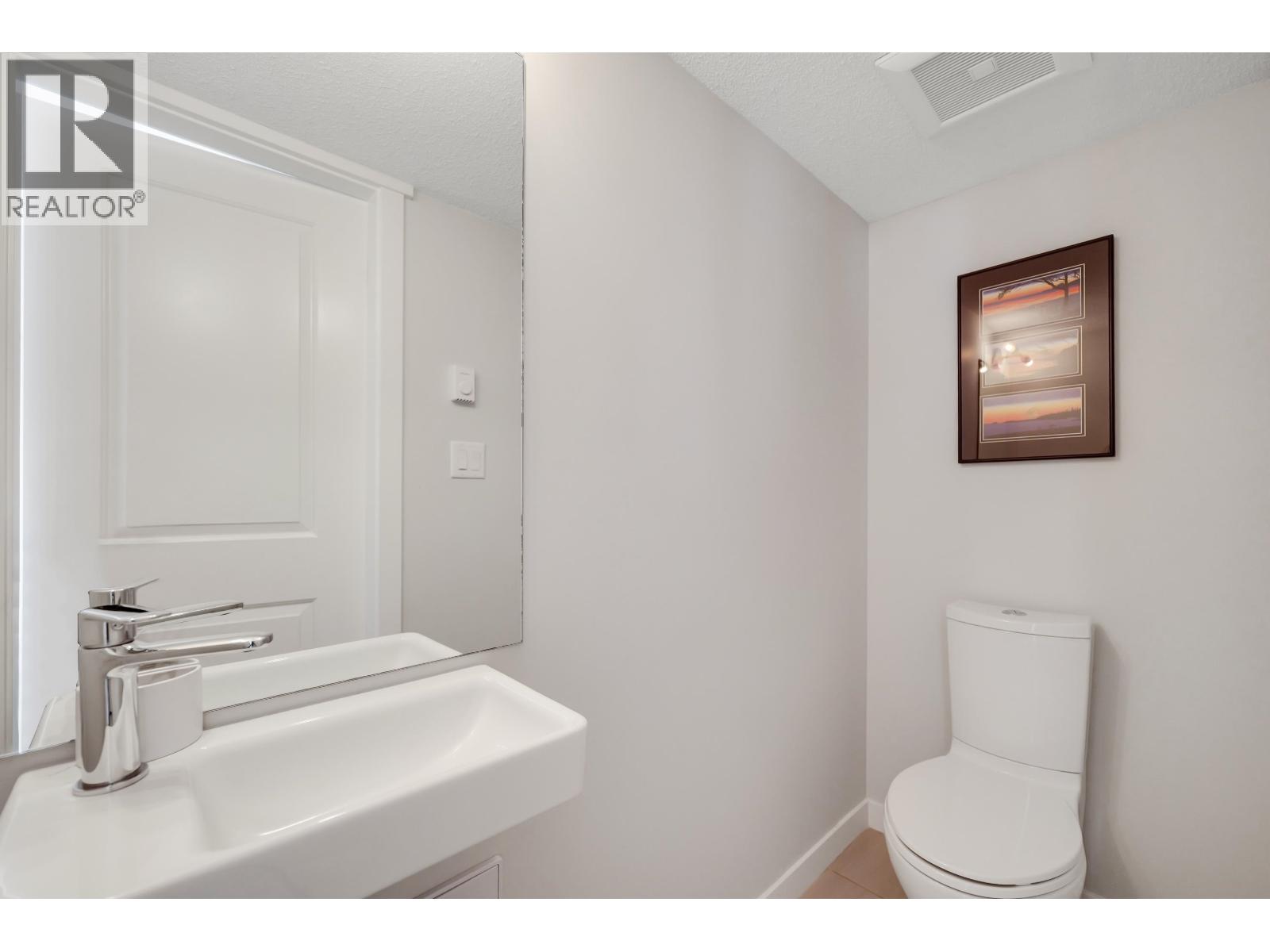 15 39548 LOGGERS LANE, Squamish