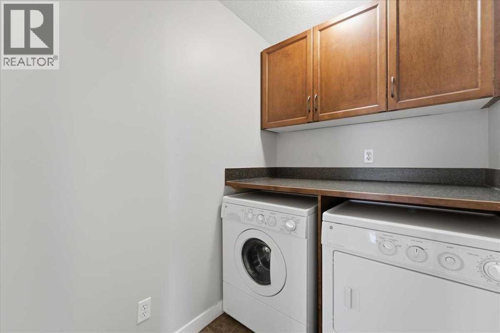 Single Family House for Sale in  Everoak Gardens SW Evergreen Calgary 