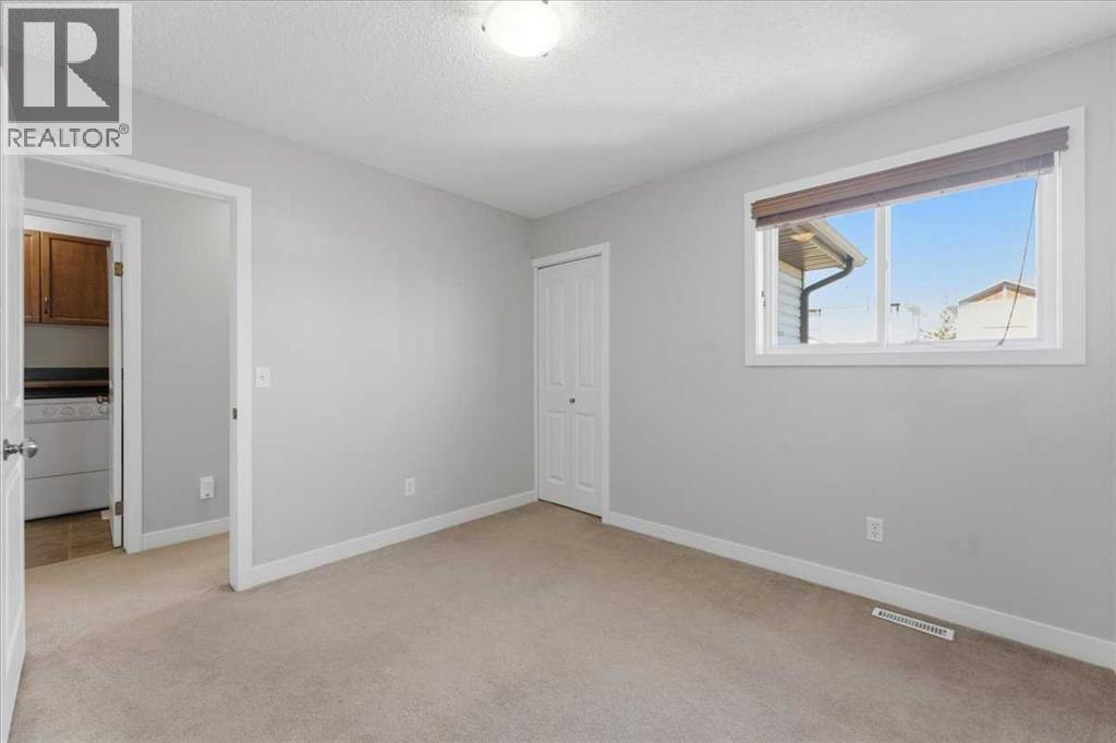 Single Family House for Sale in  Everoak Gardens SW Evergreen Calgary 