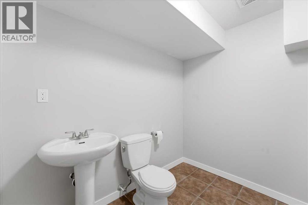 Single Family House for Sale in  Everoak Gardens SW Evergreen Calgary 