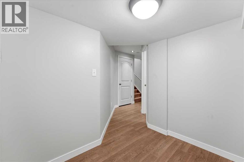 Single Family House for Sale in  Everoak Gardens SW Evergreen Calgary 