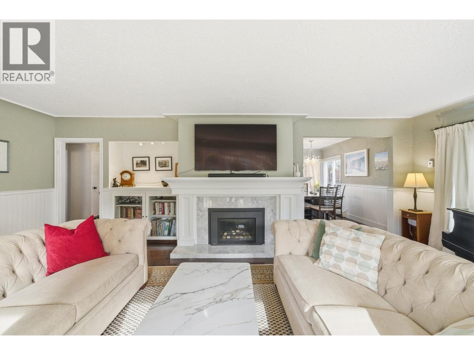 56 SEVENTH AVENUE, New Westminster