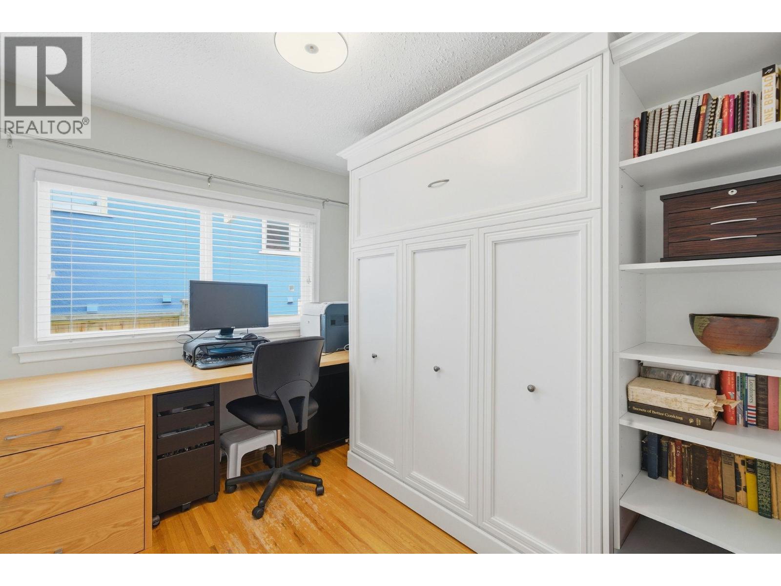 56 SEVENTH AVENUE, New Westminster