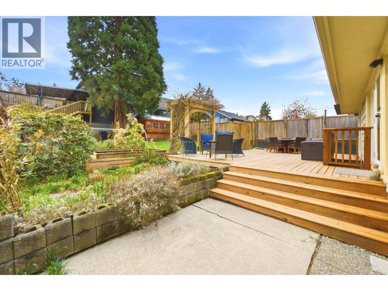 56 SEVENTH AVENUE, New Westminster