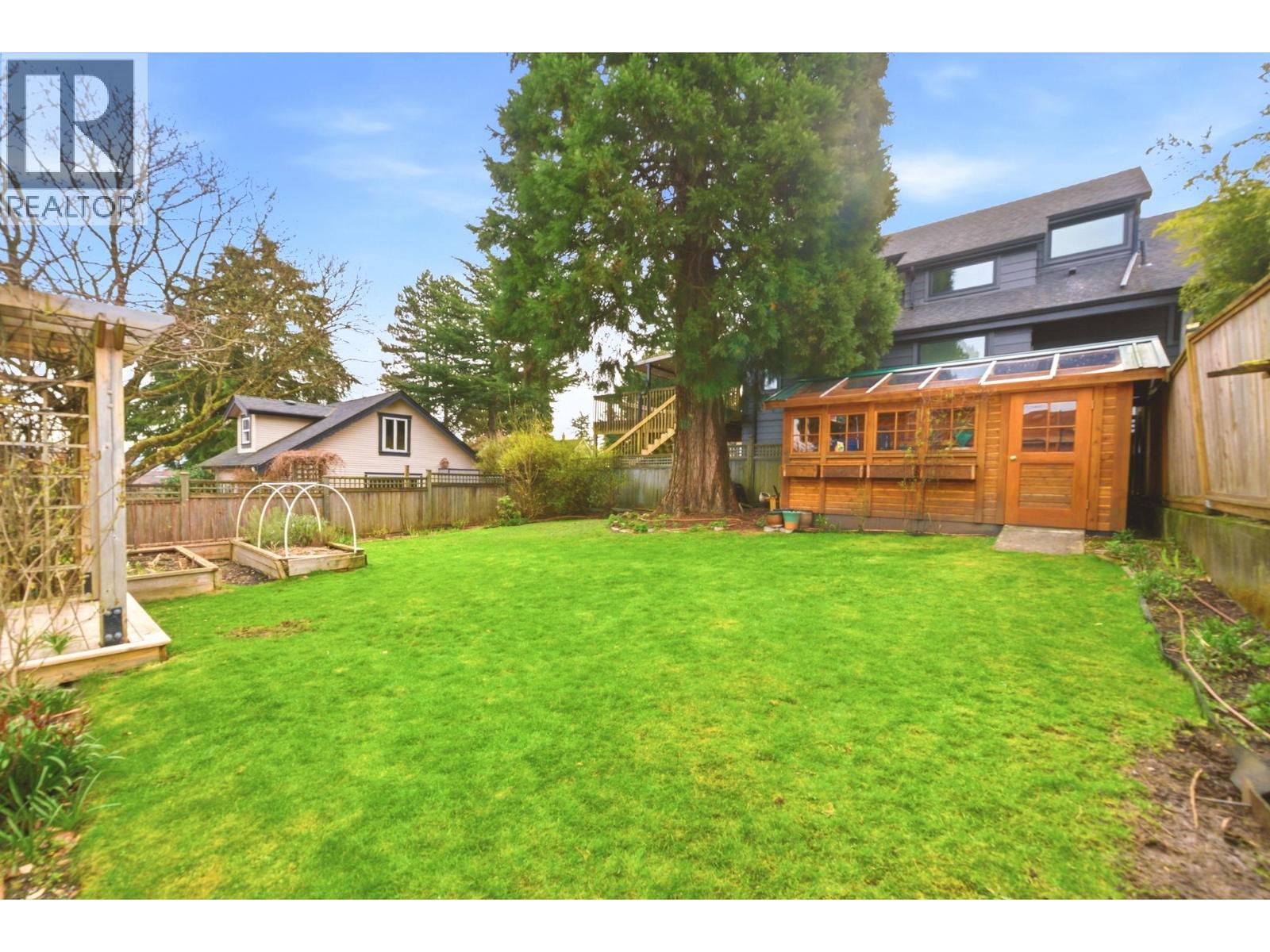 56 SEVENTH AVENUE, New Westminster