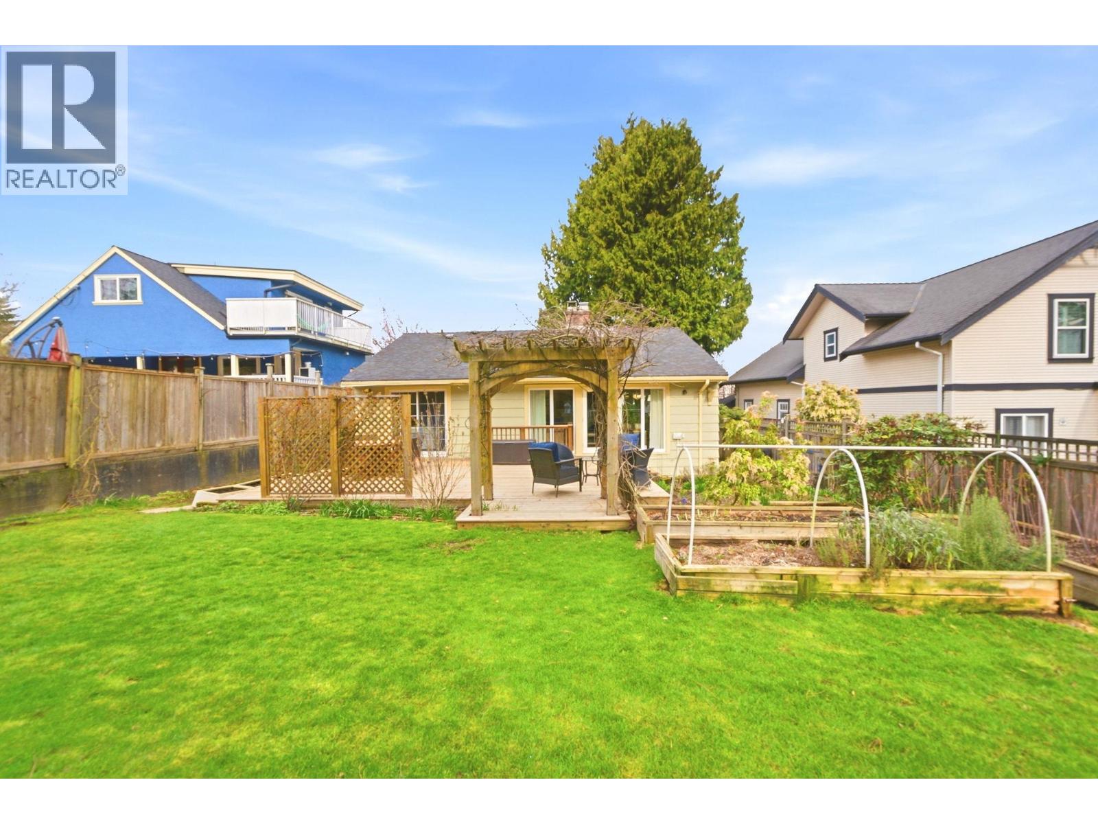 56 SEVENTH AVENUE, New Westminster