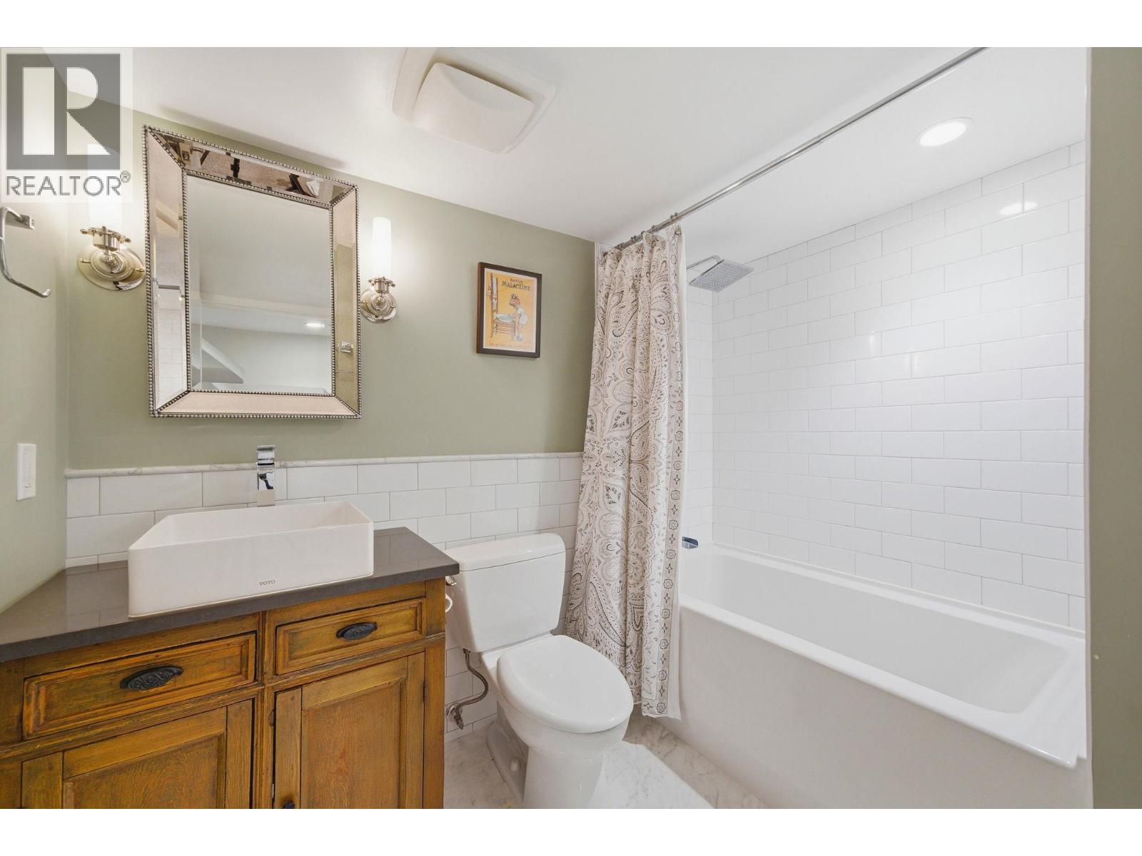 56 SEVENTH AVENUE, New Westminster