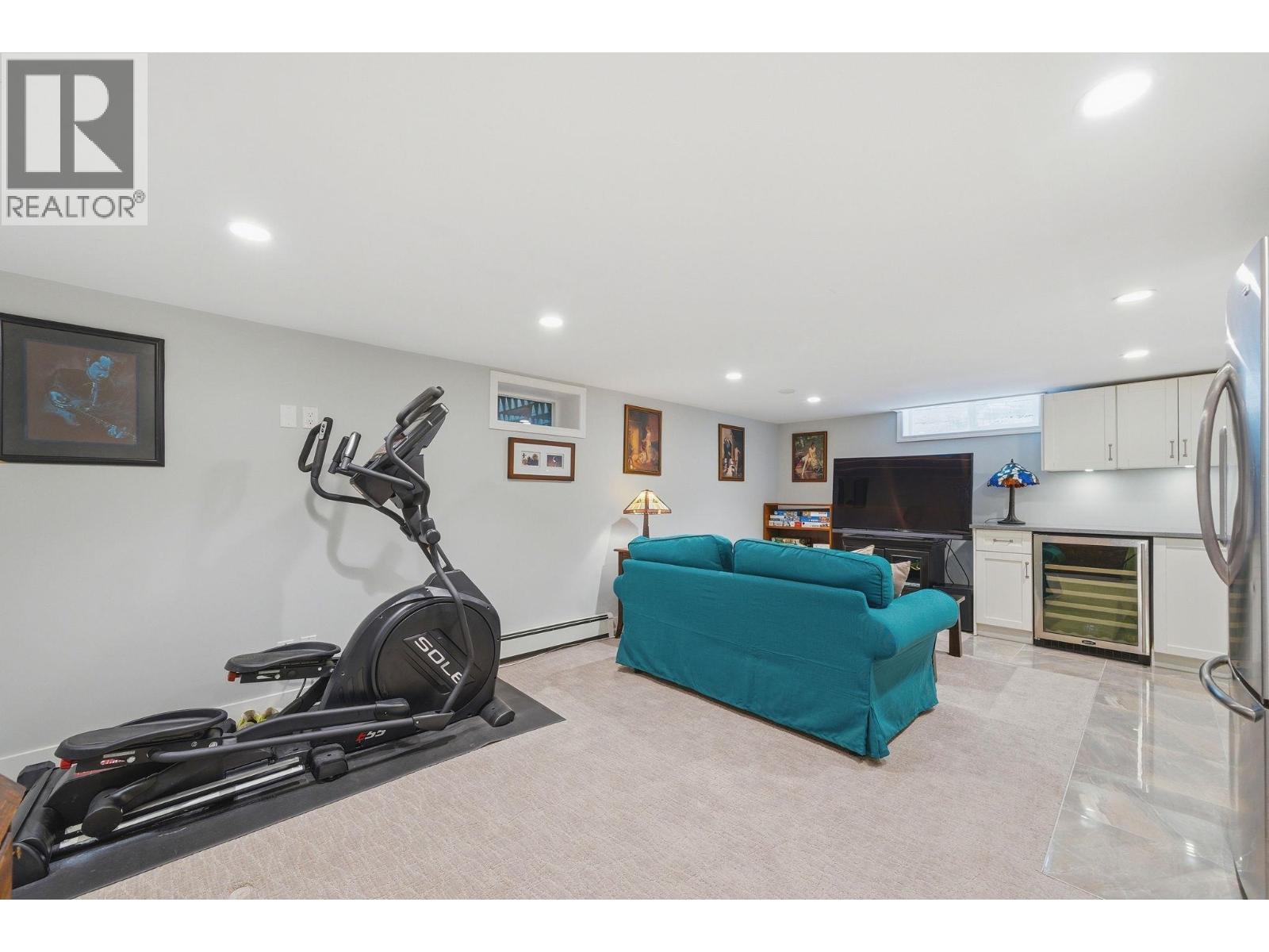 56 SEVENTH AVENUE, New Westminster