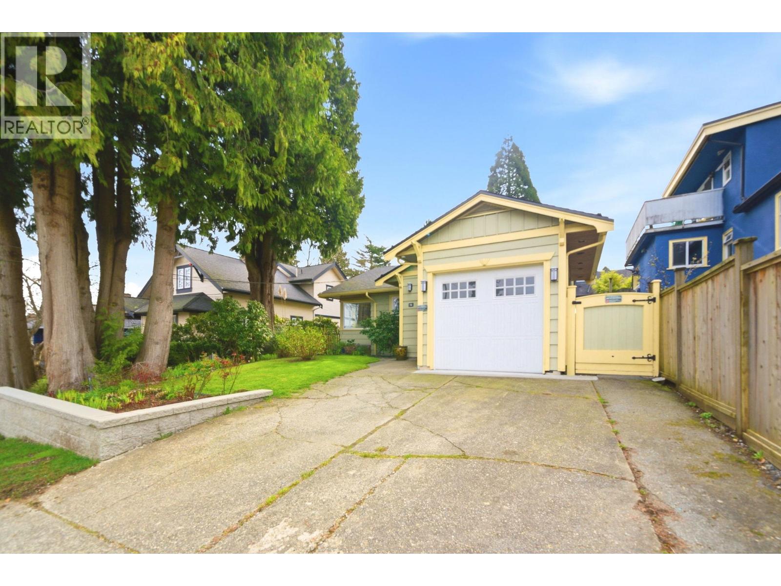 56 SEVENTH AVENUE, New Westminster