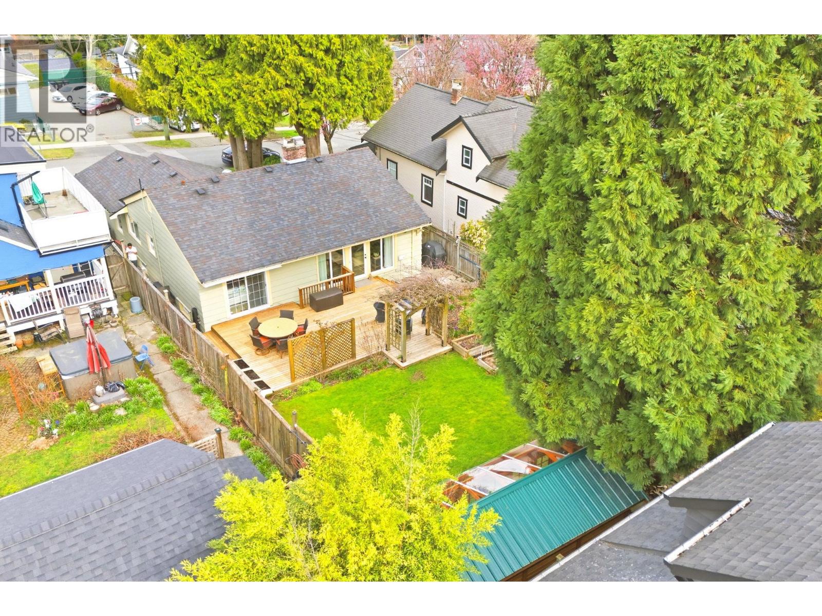 56 SEVENTH AVENUE, New Westminster