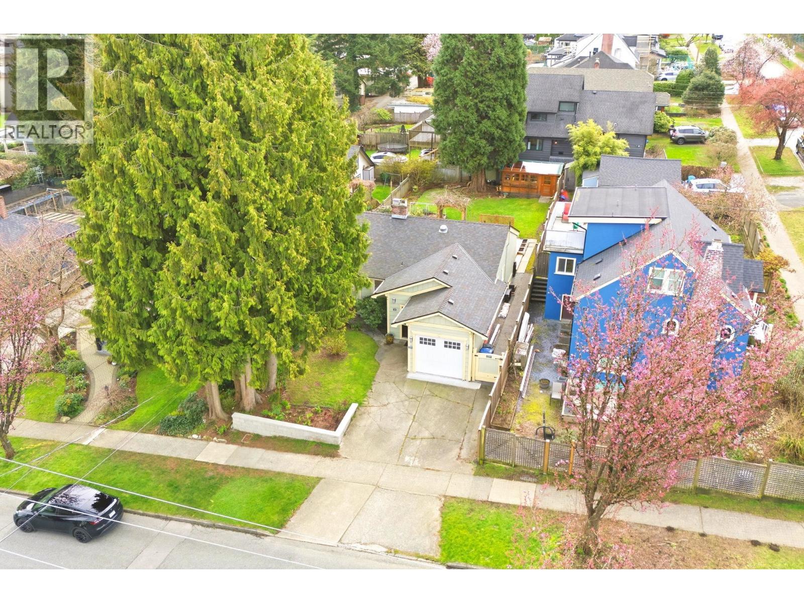 56 SEVENTH AVENUE, New Westminster