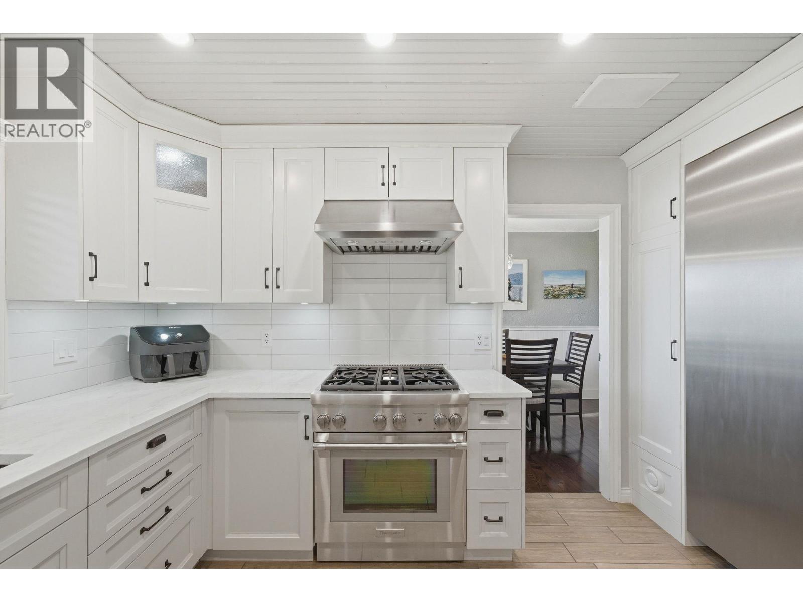 56 SEVENTH AVENUE, New Westminster