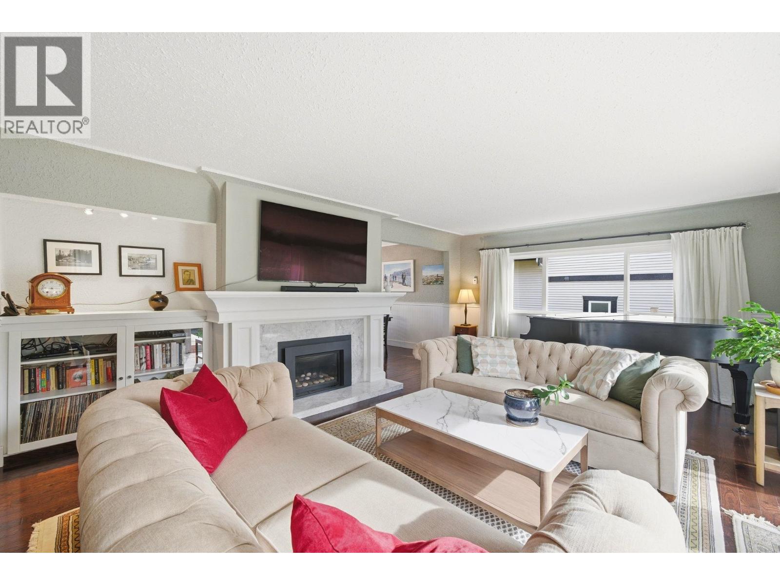 56 SEVENTH AVENUE, New Westminster