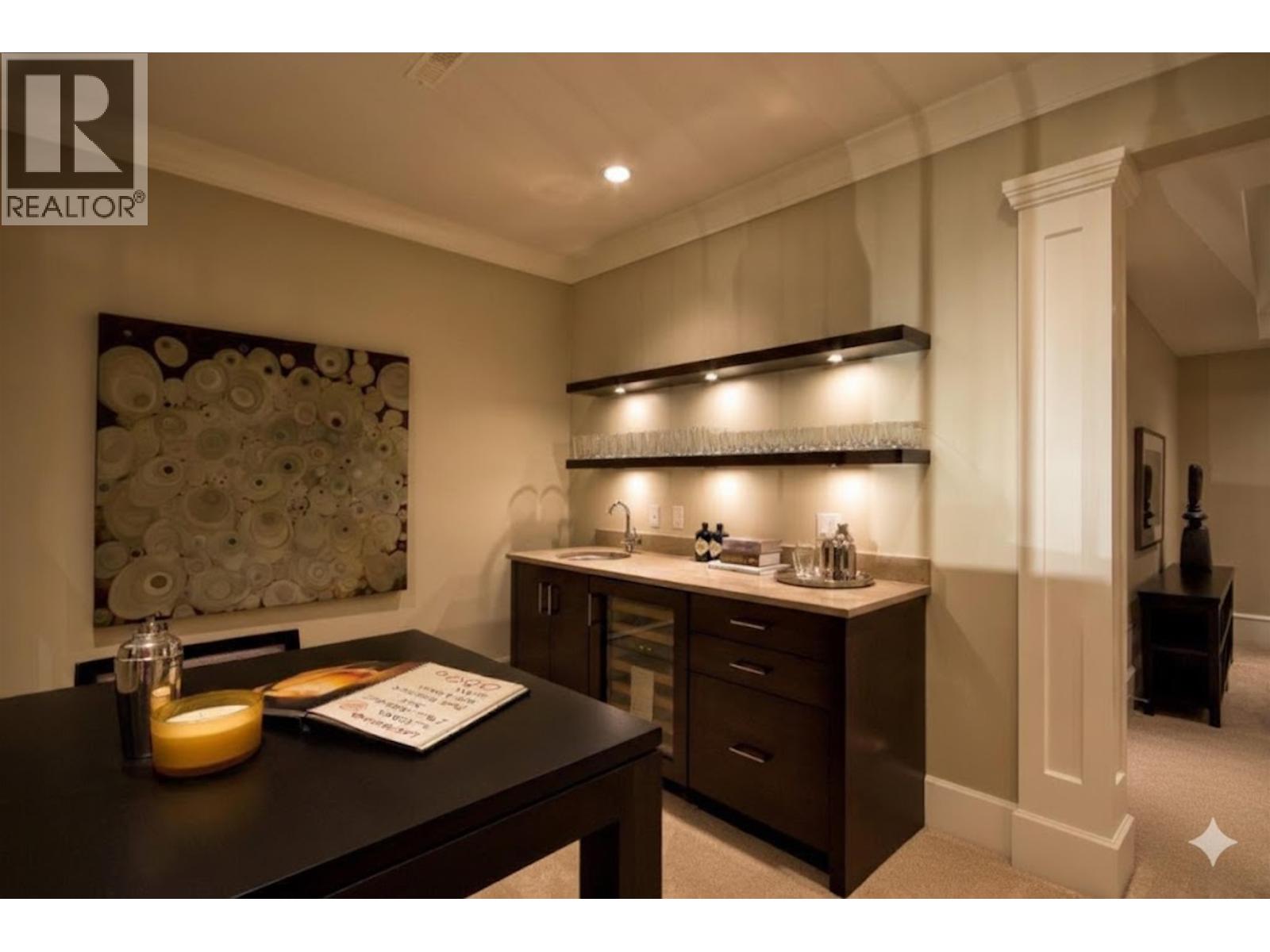 2920 MATHERS AVENUE, West Vancouver