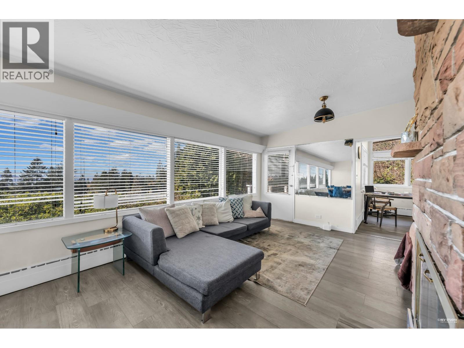 1230 QUEENS AVENUE, West Vancouver