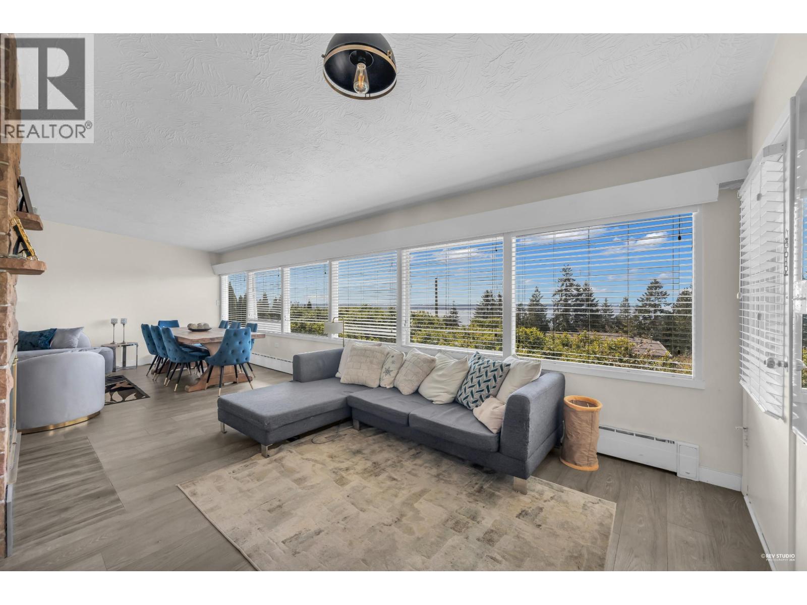 1230 QUEENS AVENUE, West Vancouver