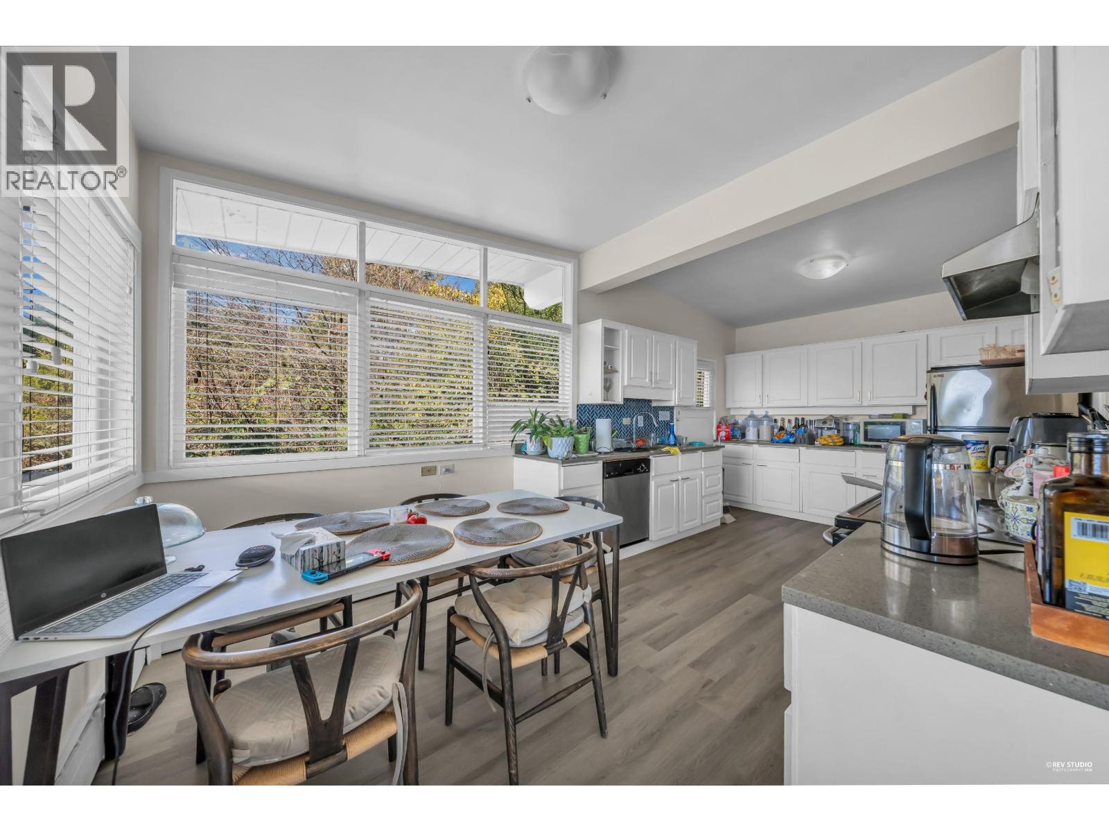 1230 QUEENS AVENUE, West Vancouver