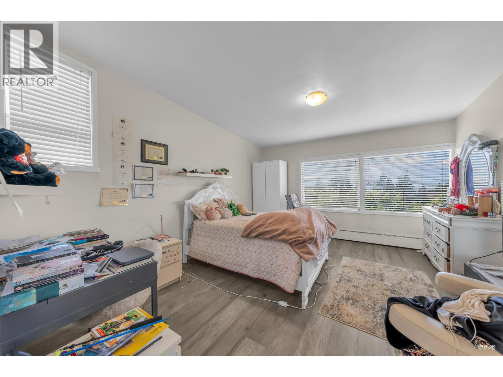 1230 QUEENS AVENUE, West Vancouver