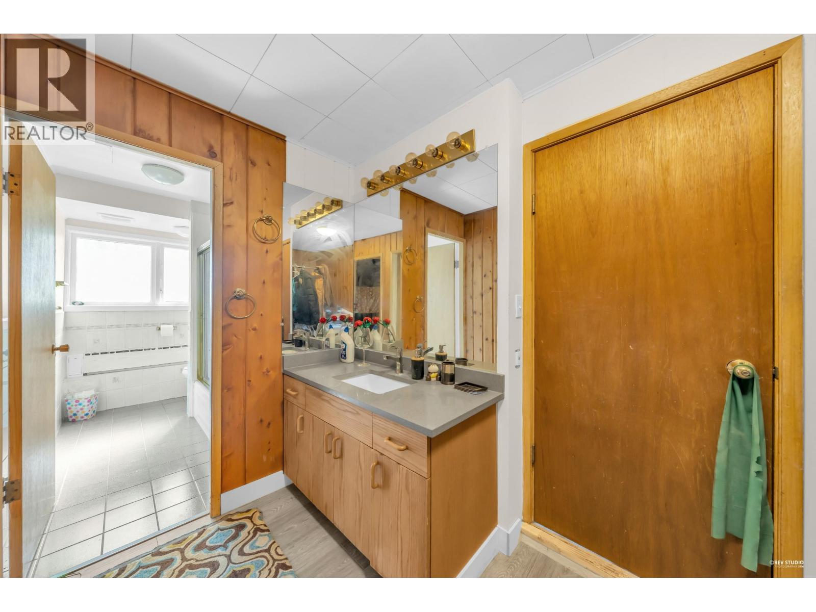 1230 QUEENS AVENUE, West Vancouver