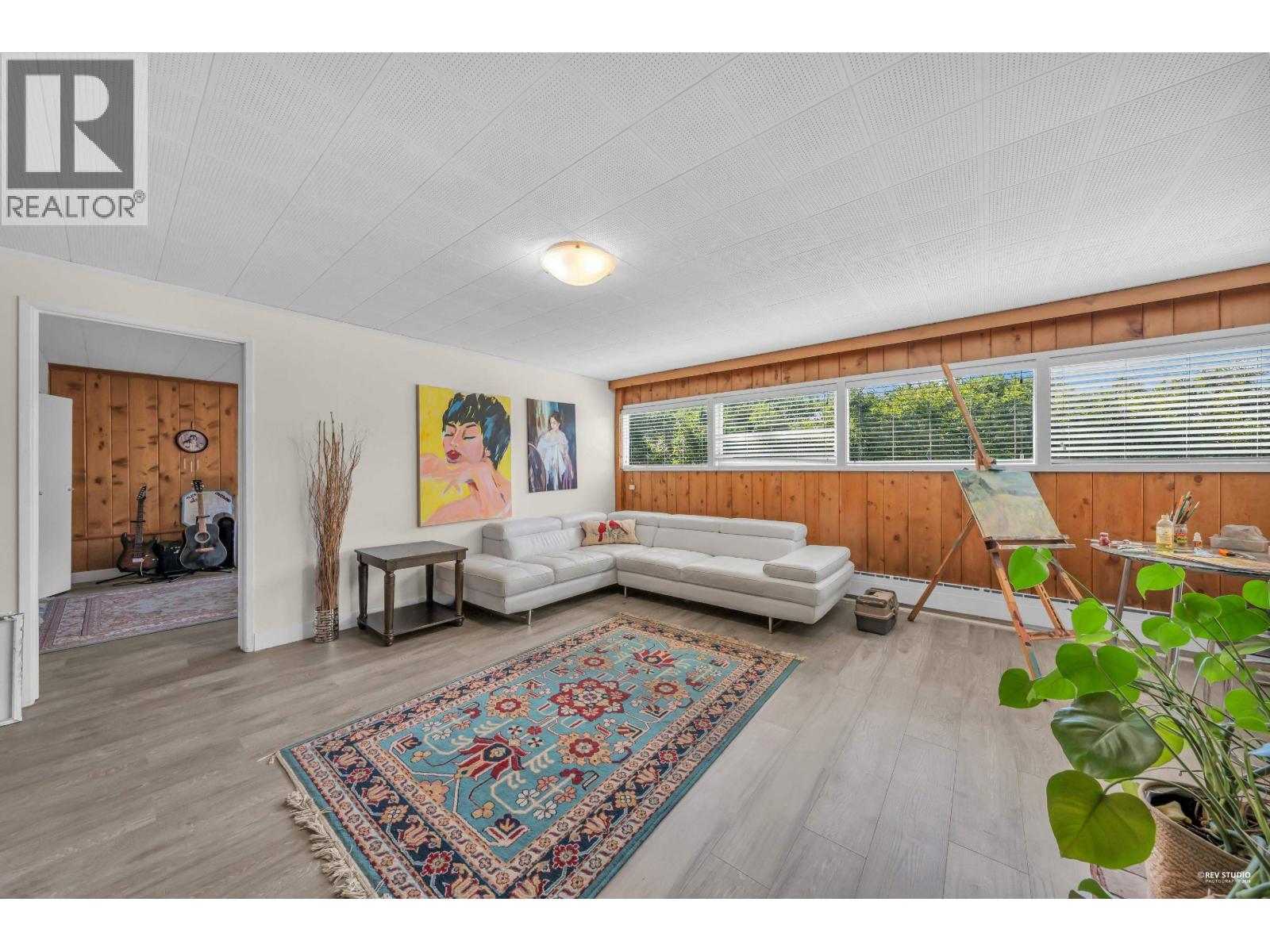 1230 QUEENS AVENUE, West Vancouver